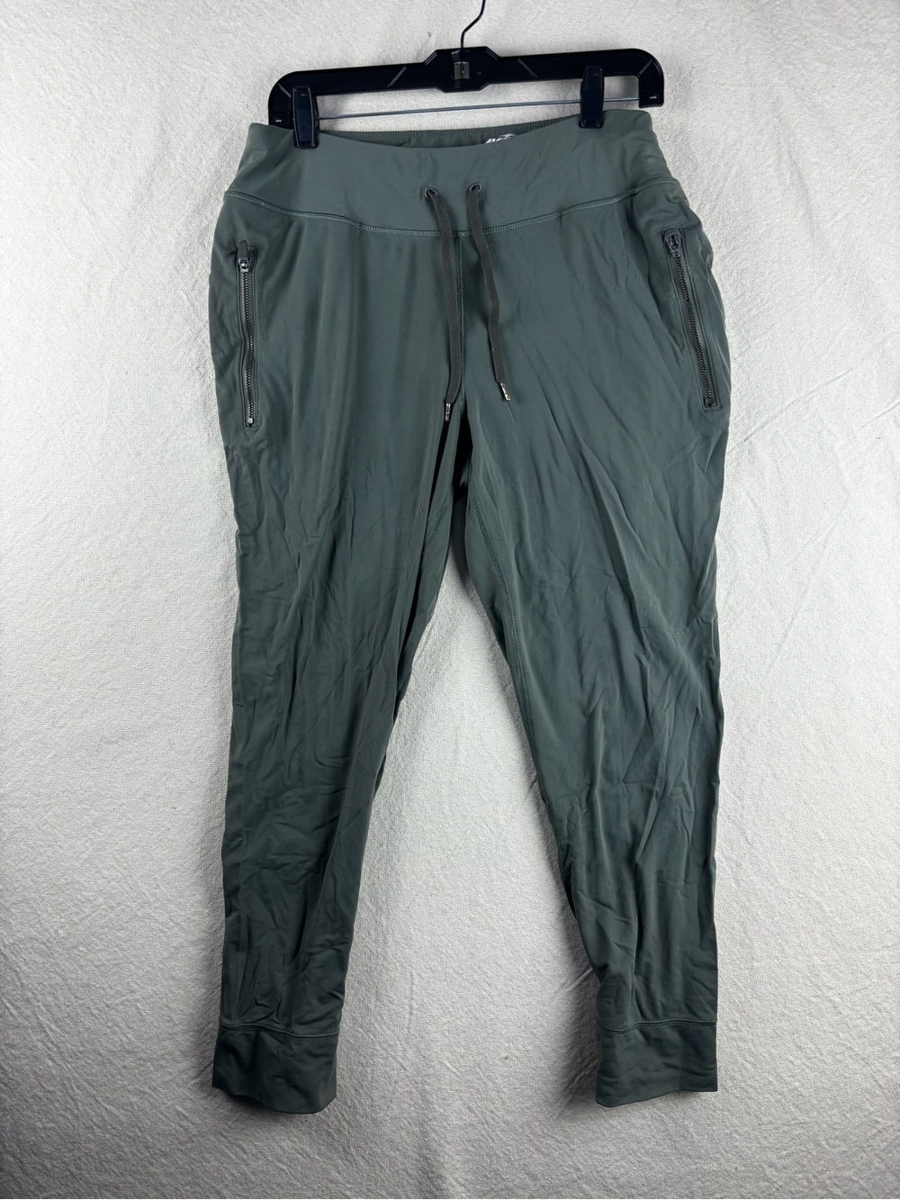 Avia women’s medium green leggings